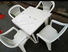 Ensemble jardin plastique blanc 4 chaises empilables
