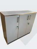 Armoire basse trois portes