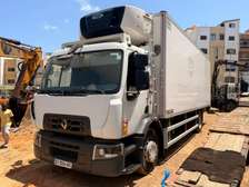 Renault camion frigorifique blanc caisson spacieux