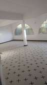 Villa basse de 1000 m² à louer à Dieupeul 1