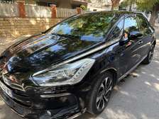 Je vend se joly voiture ds5 automobile  essence