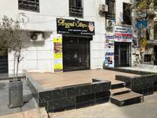 Local à louer au virage bord de route