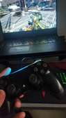 Manette PS4 standard et Nacon Pro 3
