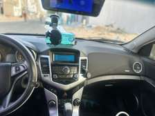 Chevrolet cruse conduite par une dame