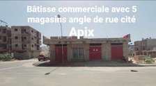 Cité  Apix maison commerciale  avec  4 magasins à vendre