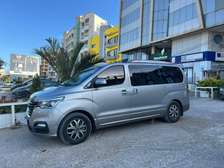 LOCATION HYUNDAI STAREX 9 PLACES AVEC CHAUFFEUR