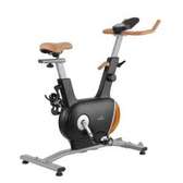 Vélo d'appartement ergonomique noir et marron ajustable