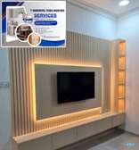 Meuble TV mural bois clair LED design moderne