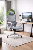 Chaise bureau ergonomique gris clair appui-tête