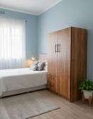 Armoire bois chêne 3 tiroirs portes battantes