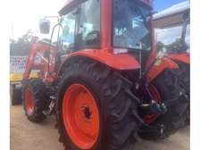 Kioti PX1002 est un tracteur agricole robuste de 100 chevaux