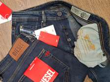 Diesel jean noir coupe moderne