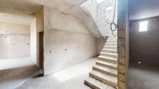 Villa de 300m2  r+1 en finition