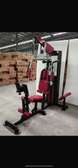 Machine multifonctions avec presse jambes