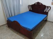 Sommier en bois résistant Matelas mousse 2places