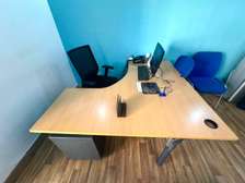 Table de bureau à vendre.