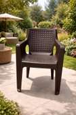 Chaise en plastique solide