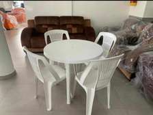 Ensemble jardin plastique blanc 4 chaises empilables