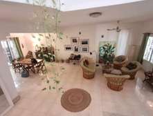 Ngor/Almadies, jolie villa avec patios et terrasses.