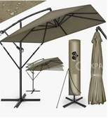 GRANDS PARASOLS DEPORTES CARRES  150 000 F