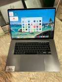 MacBook pro touch bar i9