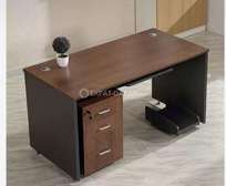 TABLES  ET CHAISES DE BUREAU