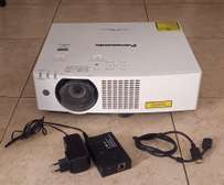 Vidéo projecteur Panasonic VMZ50 WUXGA 5 000 lm + Extendeur