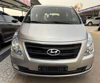 Hyundai Starex 15 places 2017
