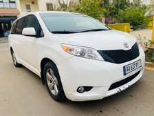 Toyota sienna 8 places