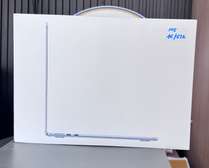 MACBOOK AIR M5