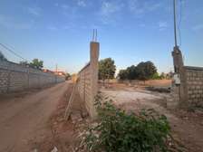 Terrain de 1000 m² entièrement clôturé à vendre 🌴✨