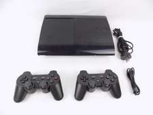 PS3 Slim + 15jeux + 2manettes