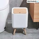 Mini poubelle design blanc et bois compacte