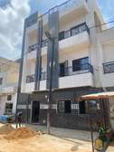 Villa neuve R+2 à louer à zac mbao cité assurance