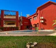 A louer Magnifique style coloniale avec piscine et jardin