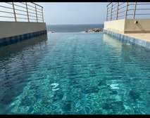 Appartement, une piscine à débordement, salle de sport