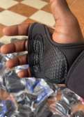 Gants de sport dispo en noir,bleu et rouge