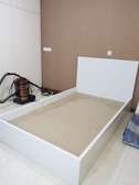 Lit simple blanc design moderne 90x190 cm