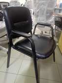Chaise bureau noire similicuir accoudoirs robuste
