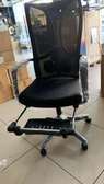 Chaise de bureau ergonomique noire avec repose-pieds