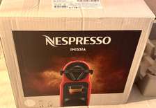 Machine à café Nespresso jamais déballée + capsules