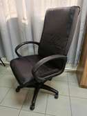 Fauteuil de bureau noir réglable avec accoudoirs
