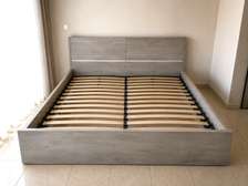 Lit 160 × 200 cm (sans matelas) + commode assortie à vendre