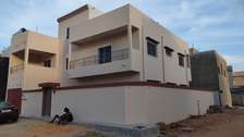 Maison moderne 2 niveaux avec garage sécurisé