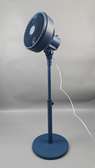 Ventilateur sur pied puissant bleu réglable