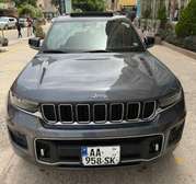Grand Jeep Cherokee OVERLAND  4x4 SUV Gris métallisé