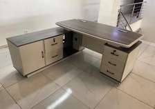Bureau en bois métal gris beige 3 tiroirs