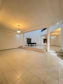🏡 Magnifique Villa R+1 avec Piscine à vendre Ngor