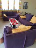Ensemble canapé violet 3 pièces coussins jaunes et table