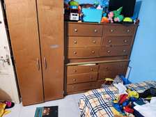 Ensemble armoire 2 portes + commode 9 tiroirs bois marron